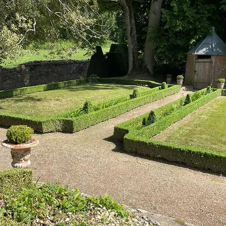Le Manoir De La Bigotiere Bed and Breakfast